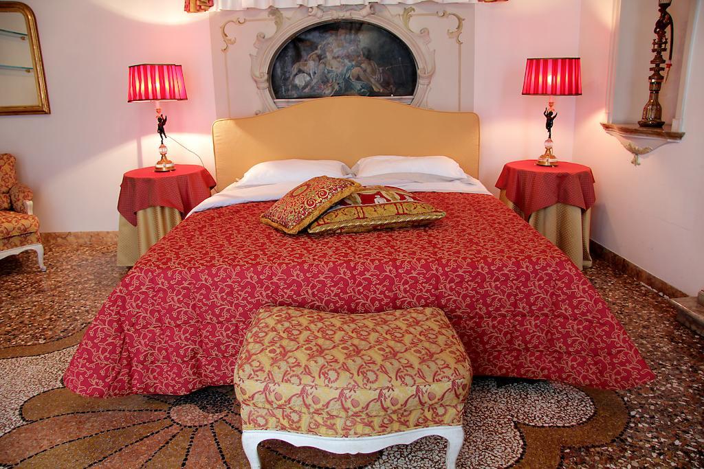 Domus Dotti V Guest House Treviso Oda fotoğraf